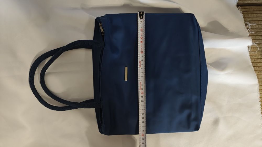 Niebieska torebka z dwoma portfelikami