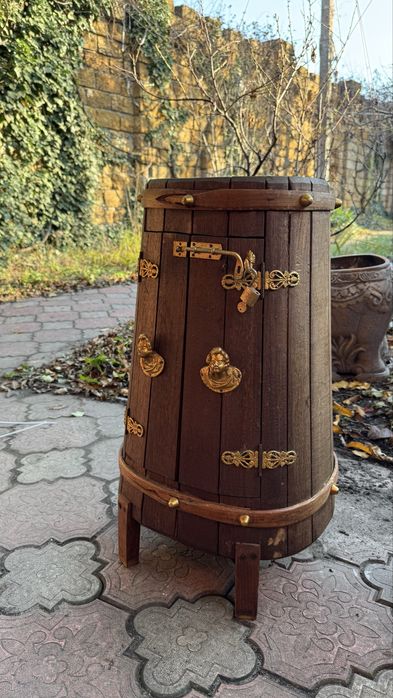 Бар бочка дерево, служит как столик и подставка из Европы