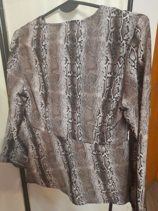 Bluzka z baskinka wzór wąż