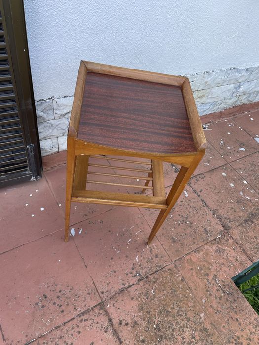 Pequena mesa de apoio vintage