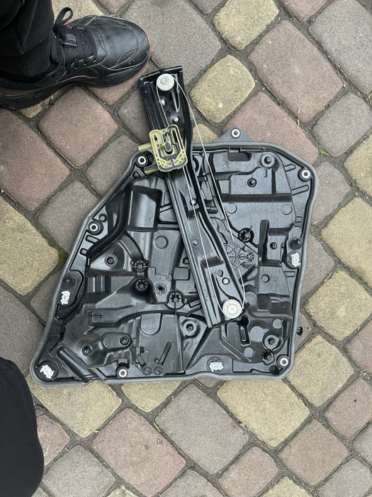 Склопідйомник залній лівий BMW 5 Series G30/G31 (2016-2023)