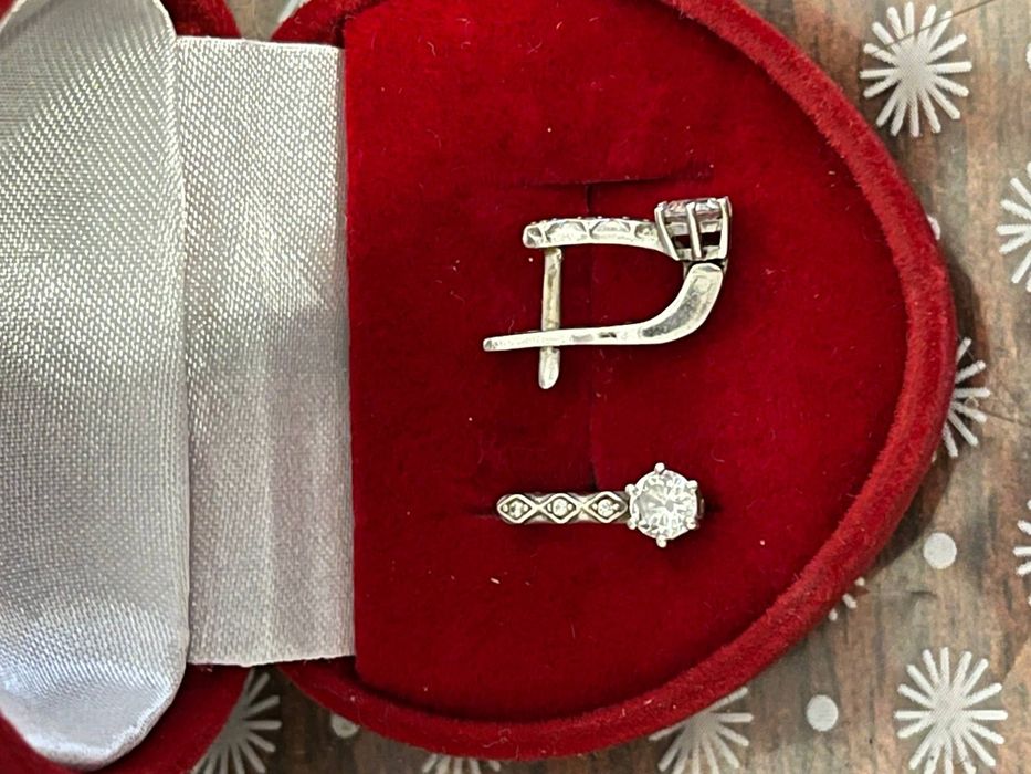 Елегантні сережки в чудовому стані