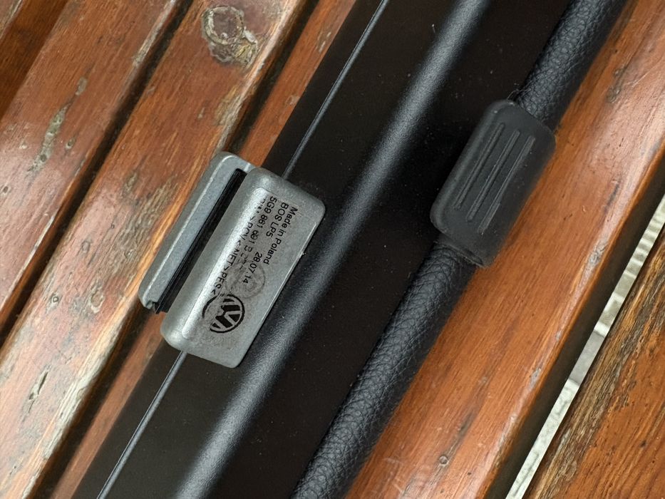 Полка Сітка багажника, ущільнювач скла WV Golf 7 2015