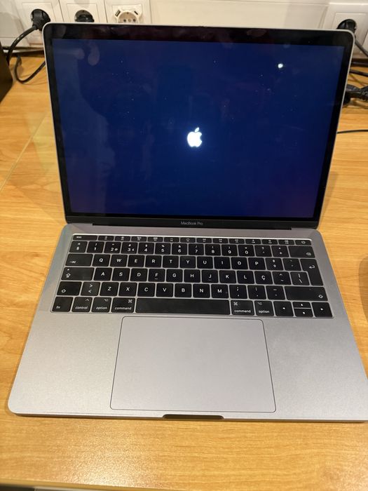 MacBook Pro 13,1”