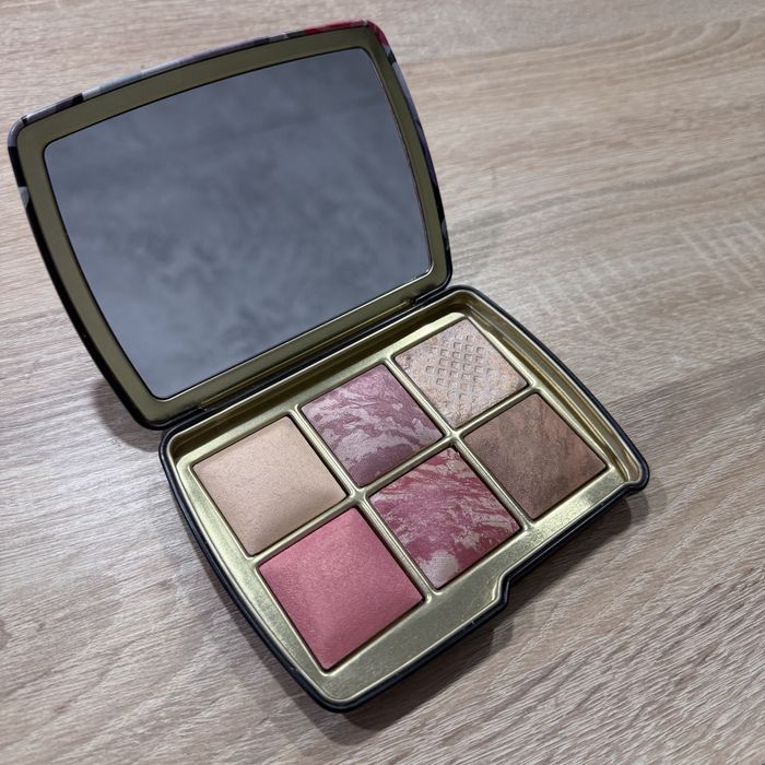 Палетка Кінь Hourglass