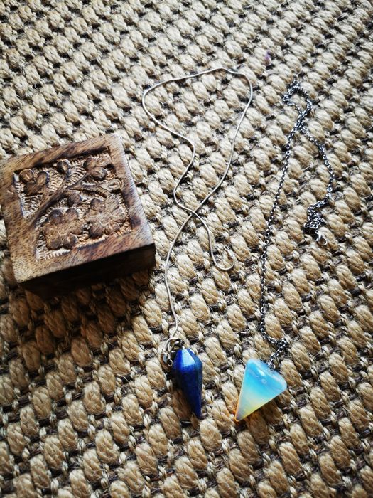 Pêndulo de pedra da Lua e pêndulo de lápis lazuli com caixa