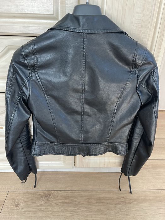 Продам шкіряну косуху S