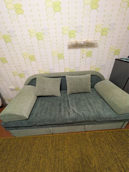 Диван в гарному стані