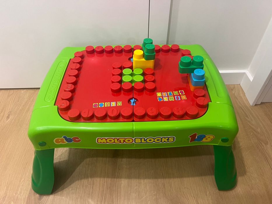 Mesa legos e boneco transporte MOLTO