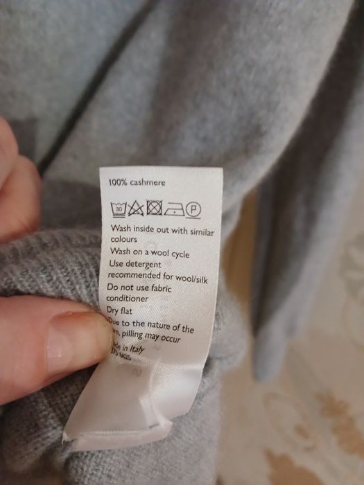 Мужской джемпер бренда Levis.