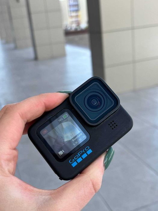 Екшн-камера GoPro Hero 11 з зарядною станцією