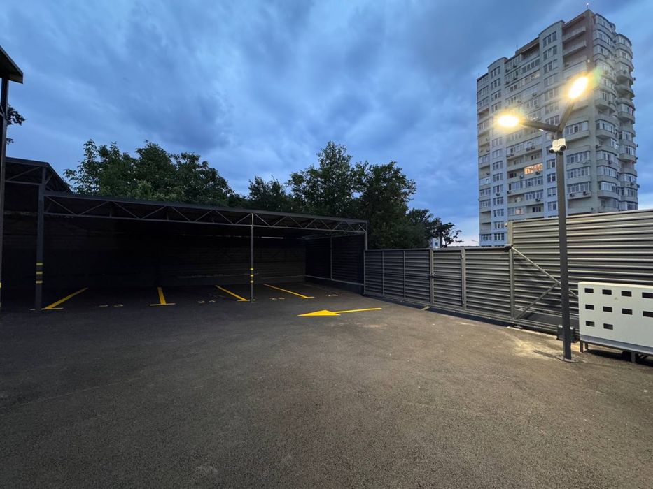 Оренда паркомісця з відеонаглядом та навісом