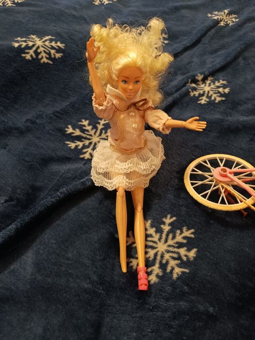 Шарнірна барбі  гарна