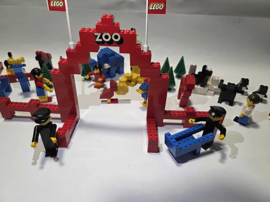 LEGO Building Set with People 258 Zoo