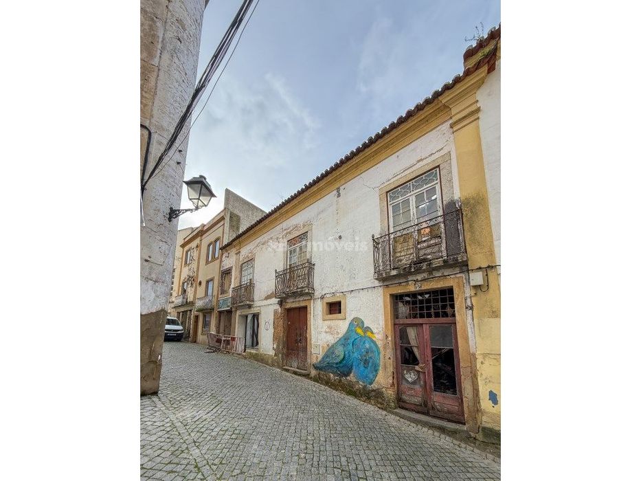 Prédio p/ Recuperar - Centro Histórico de Abrantes