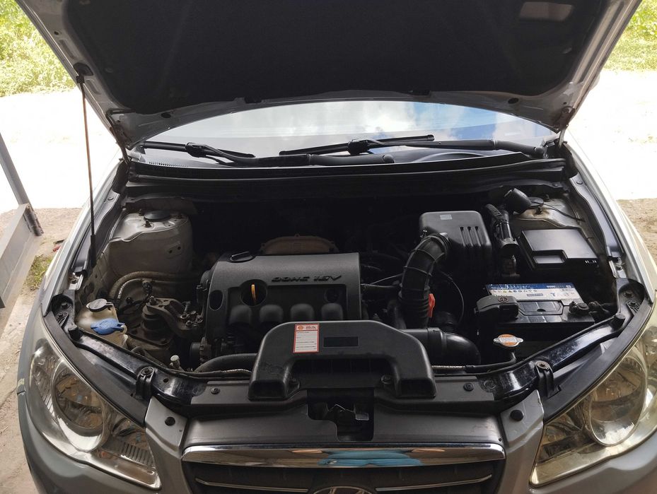 Продам  официальный Хюндай Элантра - 1,6 автомат