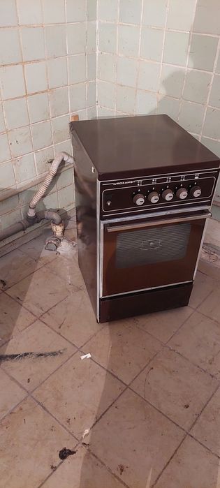 Продаю хорошу газову плиту