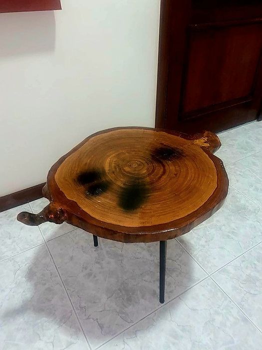 Mesa de centro em madeira tratada