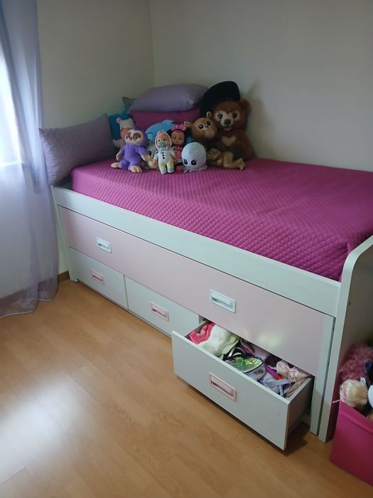 Cama dupla com gavetas