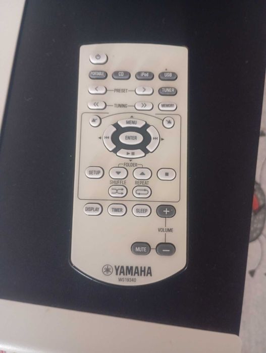 á venda:
Yamaha CRX-040 radio CD em branco.