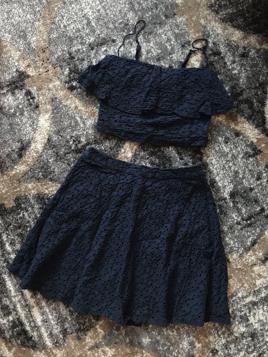 кроп-топ та спідниця  бренду Hollister