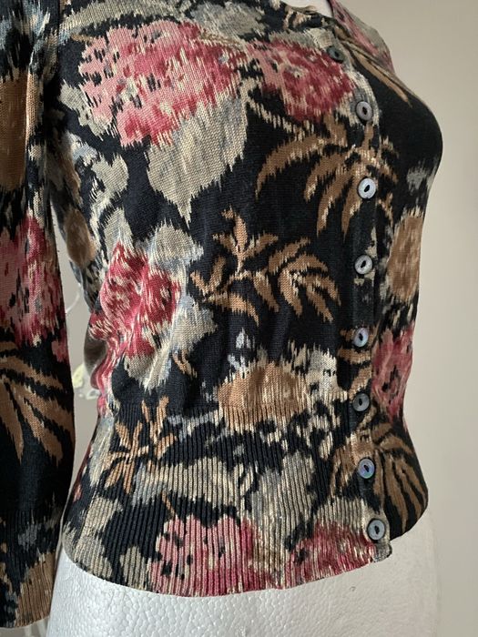 Jedwabny sweter na guziki krótki kardigan w kwiaty Hobbs