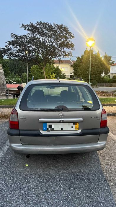 Vendo Opel Vectra, ano 1999, gasolina, no estado em que se encontra.