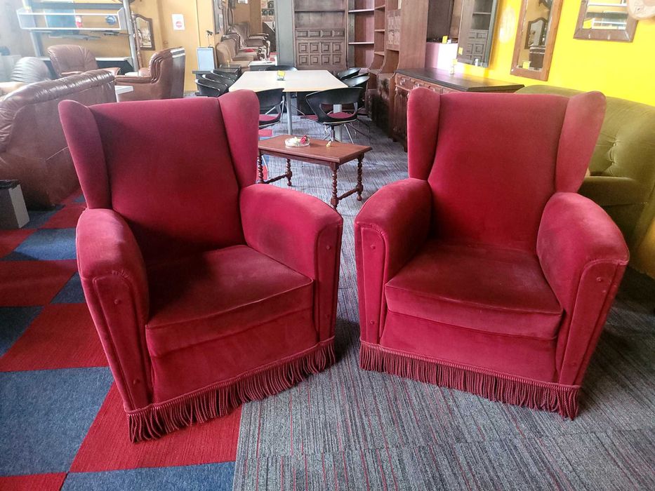 Sofás individuais de orelhas em veludo de cor vermelha - Bom estado g
