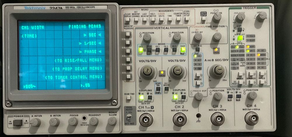 Осциллограф Tektronix 2247A.