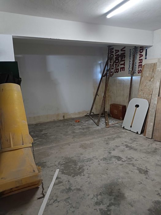 Espaço em armazém na zona de Odivelas