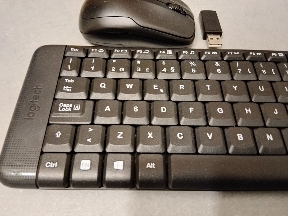 Conjunto Logitech teclado e rato