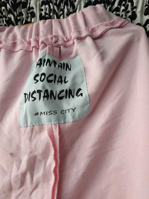 spodnie z obniżonym krokiem MissCity róż