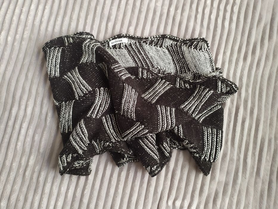 Czarno biały komin / szalik