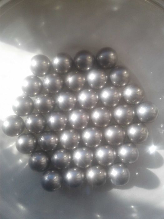 Шары от подшипников 25, 28, 35 см.