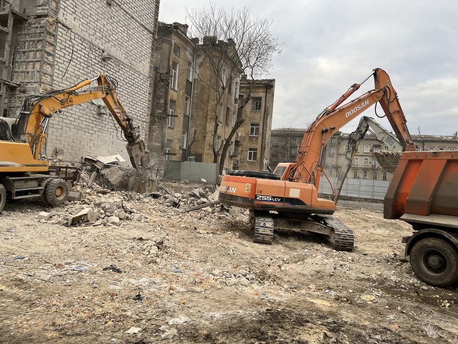 Демонтаж, снос зданий и любых конструкций.