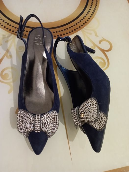 Босоніжки , туфлі святкові