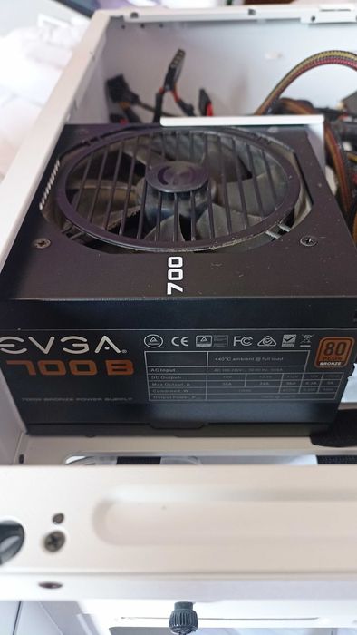NZXT H9 Flow ATX Mid-Tower (Branca) + Extras (4 fans + hub + PSU EVGA 700W)