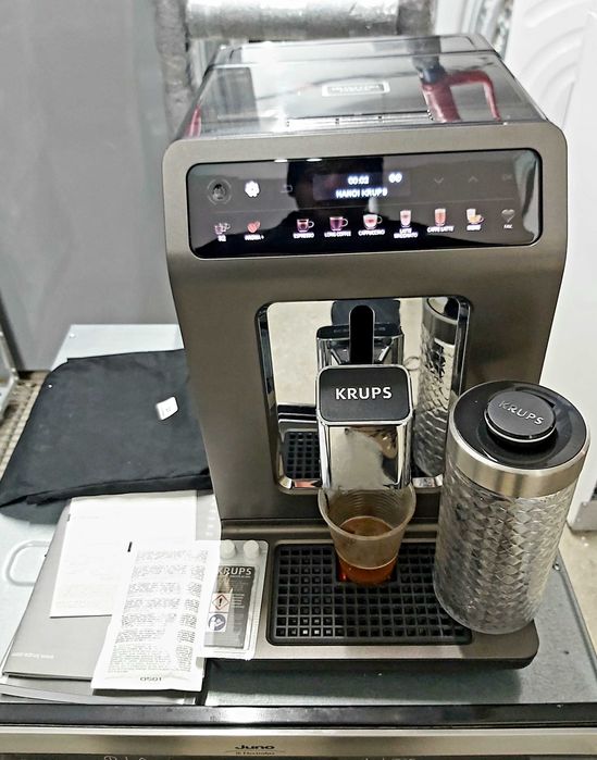 Кофемашина KRUPS Evidence One EA895N10 с цветным дисплеем и текст меню