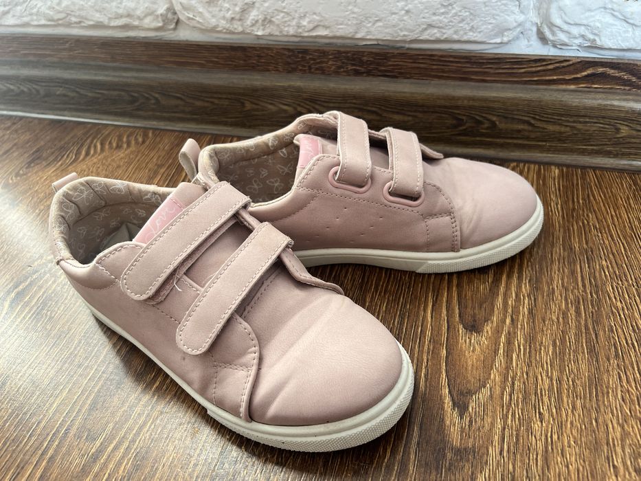 Взуття одним лотом на дівчинку 35-36 розмір