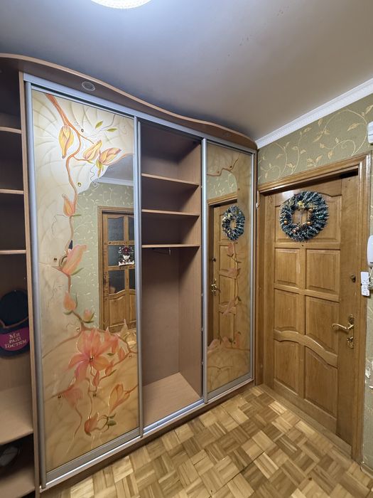 Шафа-купе трьохдверна.