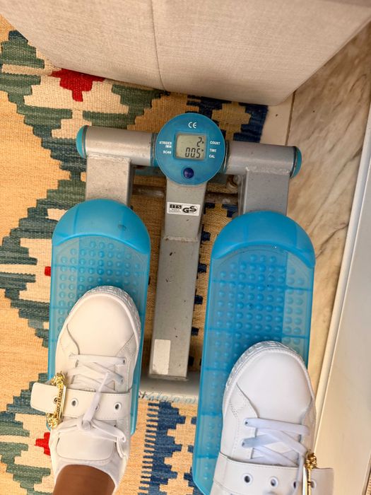 Stepper Compacto ST1000 – O teu Ginásio em Casa (Ocupa Zero Espaço!)