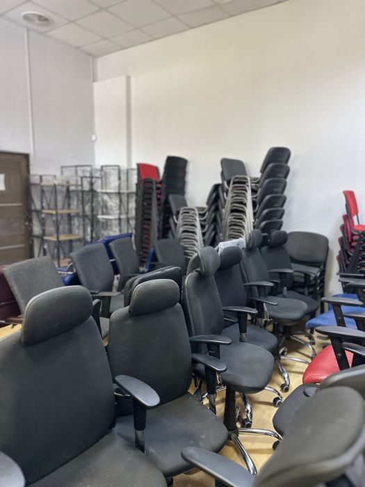 Срочная распродажа Офисной мебели Кресла стулья тумбы столы шкафы