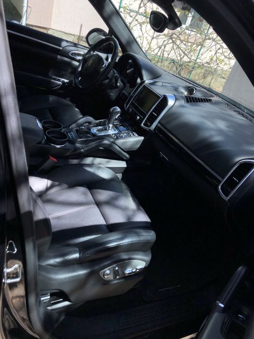 Продам машину Porsche cayenne 2013 в полной комплектации!!!