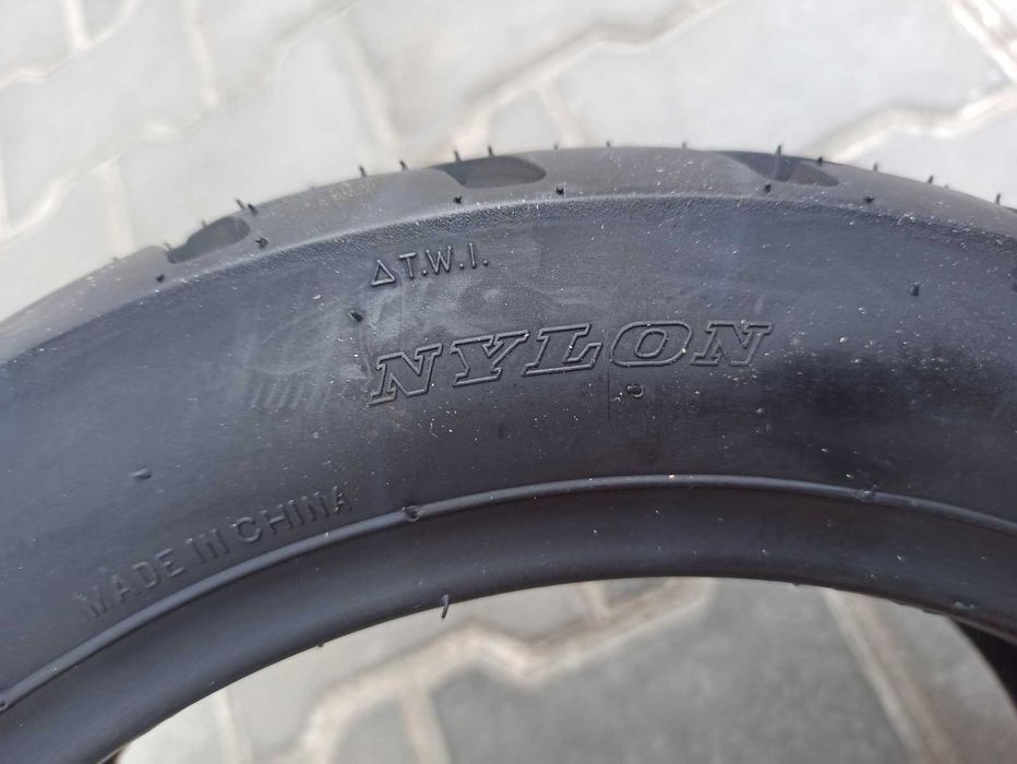 Покришка 120.70-12 фірми TYNSONG безкамерна на скутер