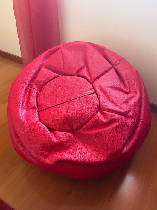 Pufe em pele sintética vermelho