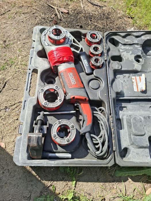Gwintownica elektryczna RIDGID 690-I 1/2"–2" komplet głowic + walizka
