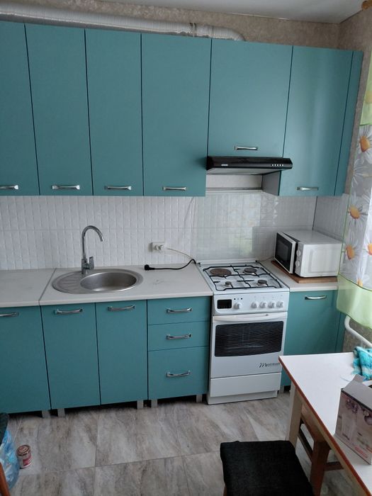 Продам нову кухню,разом з витяжкою у використанні не була.