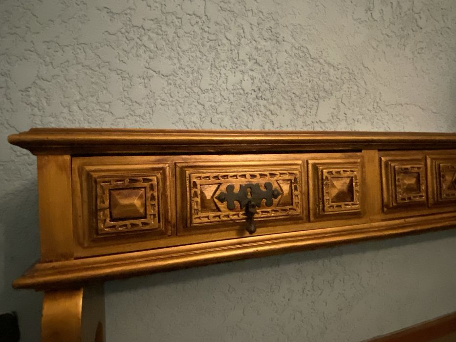 Móvel de Corredor Dourado em Madeira Maciça