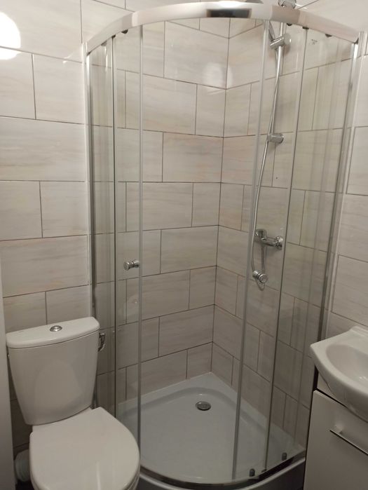 Wynajem pokój własna łazienka i aneks kuchenny habitacion Кімната