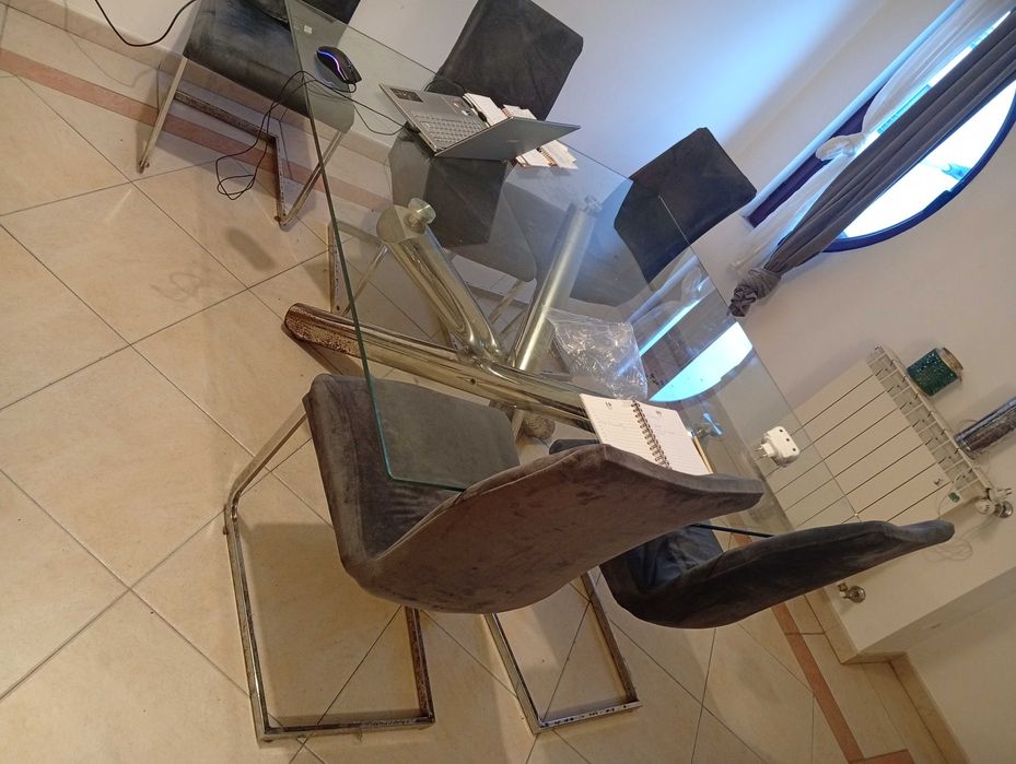 Mesa de sala com 6 cadeiras